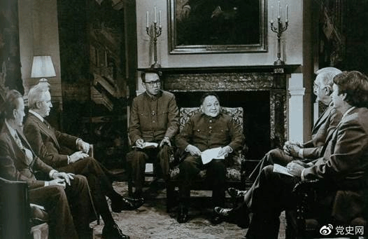 1979年1月31日,邓小平在华盛顿接受美国广播电视界采访。